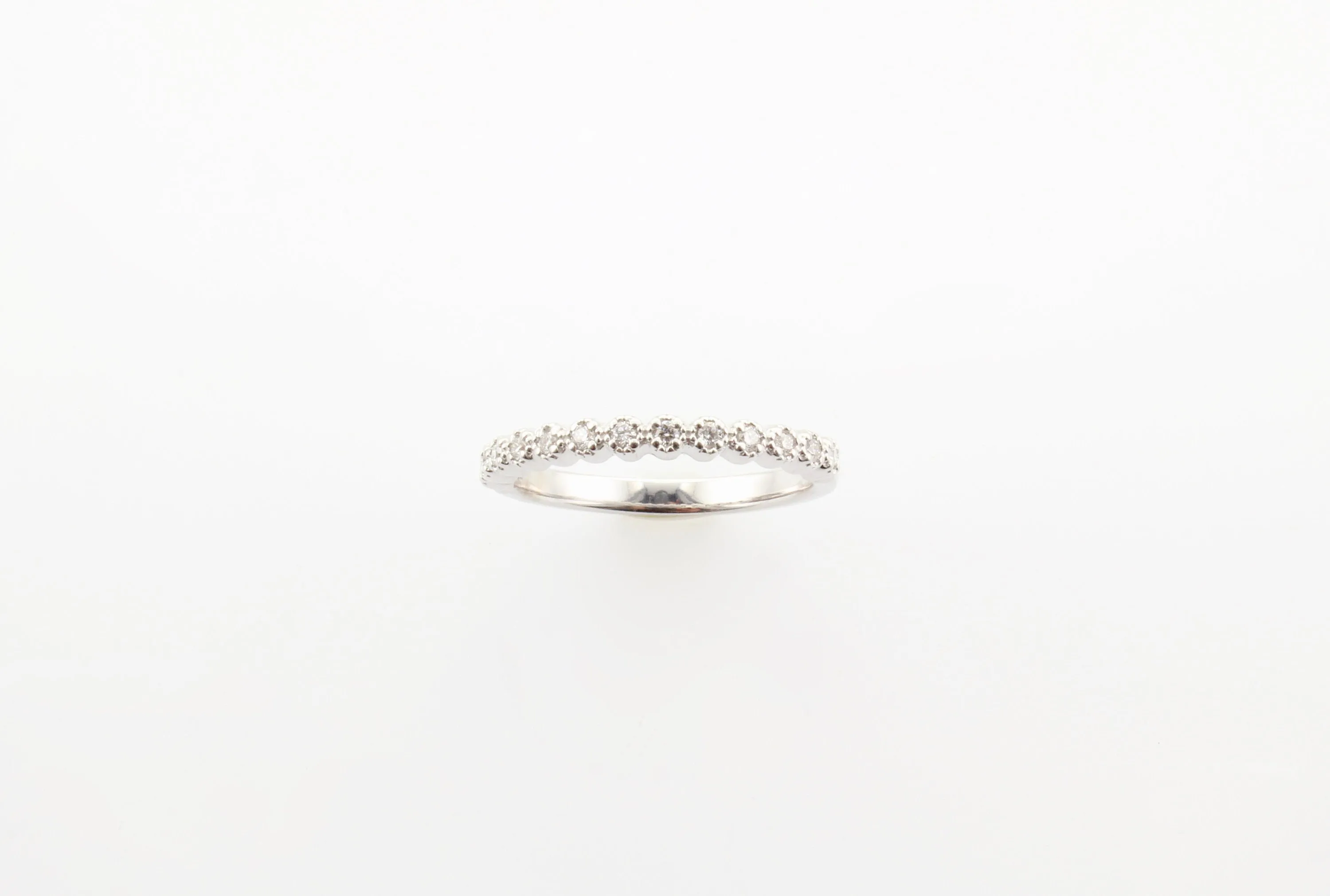 14K Gold Diamond Millgrain Finish Round Band
