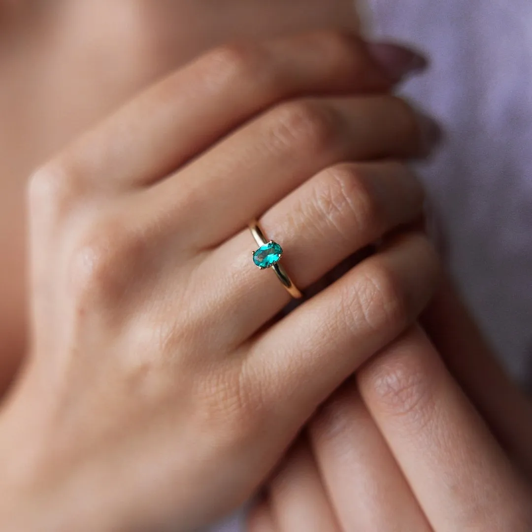 14k Gold Light Green Oval Ring