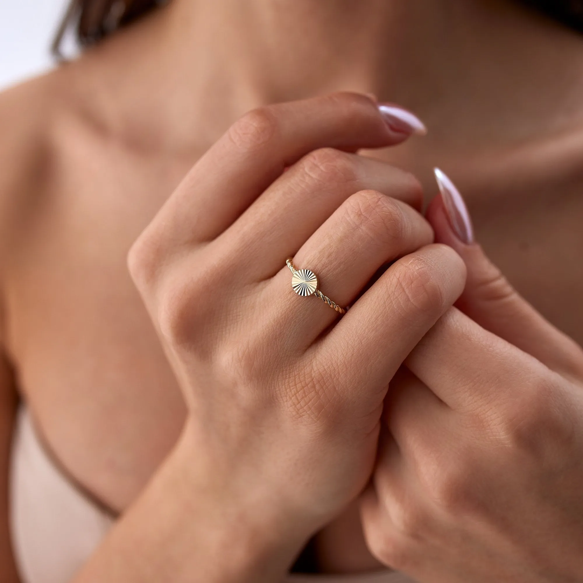14k Gold Pencil Twisted Detail Ring