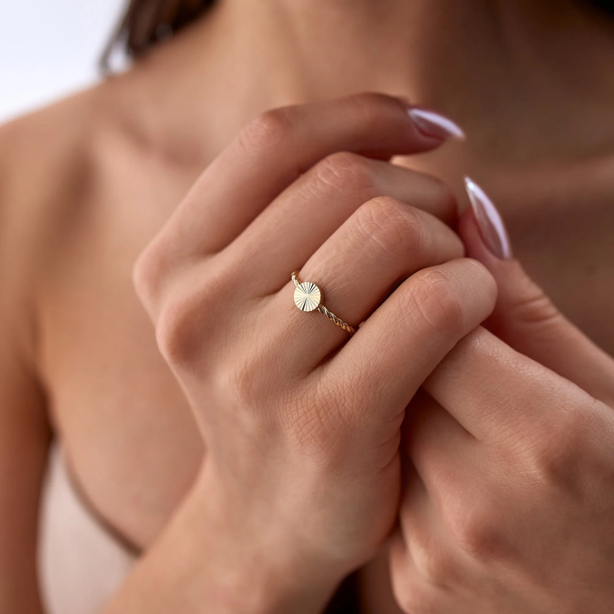 14k Gold Pencil Twisted Detail Ring