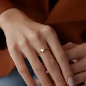 14k Gold Plain Minimal Star Ring
