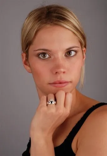 14K Gold Unisex Claddagh Ring 5