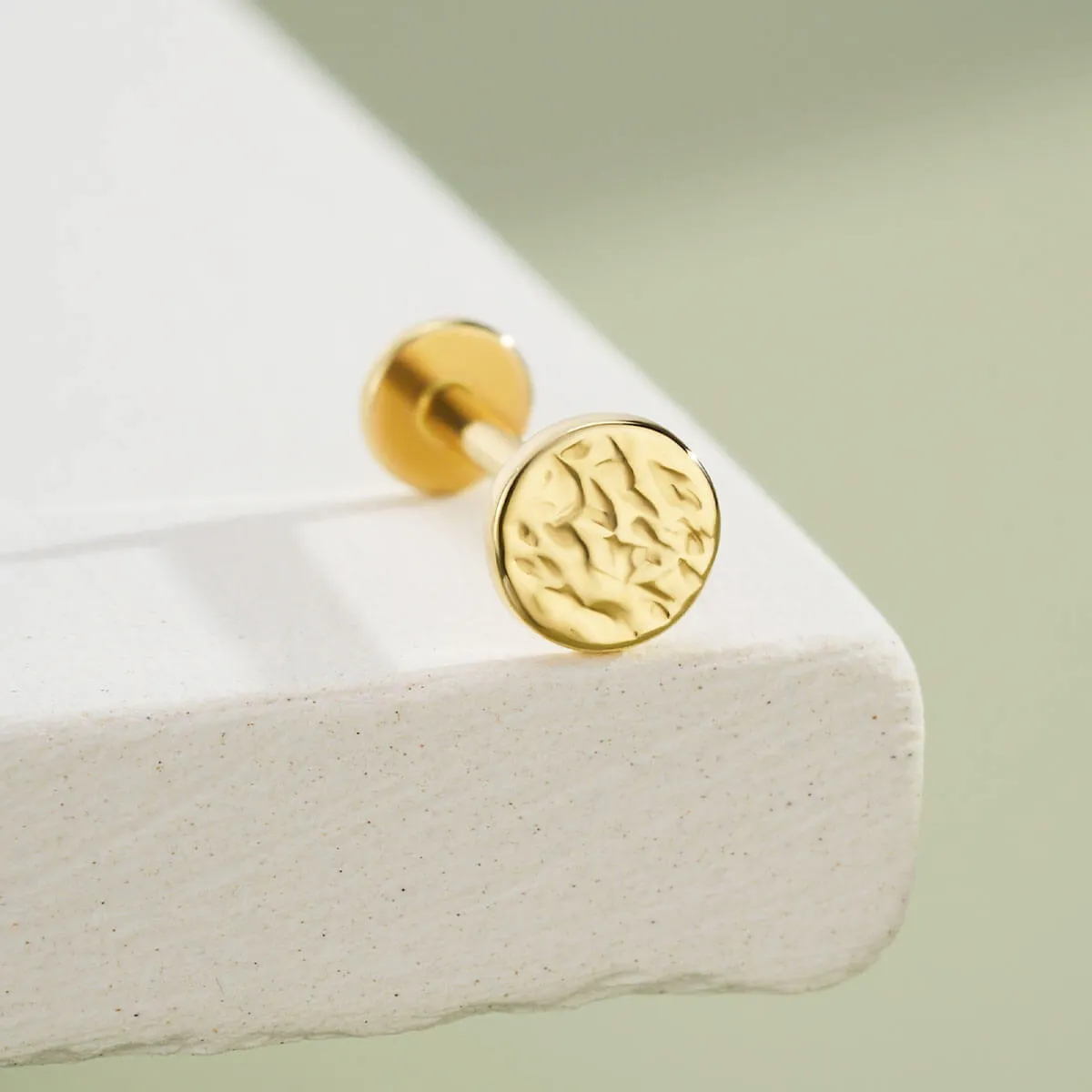 14K Solid Gold Hammered Disc Top Push Pin Cartilage Stud
