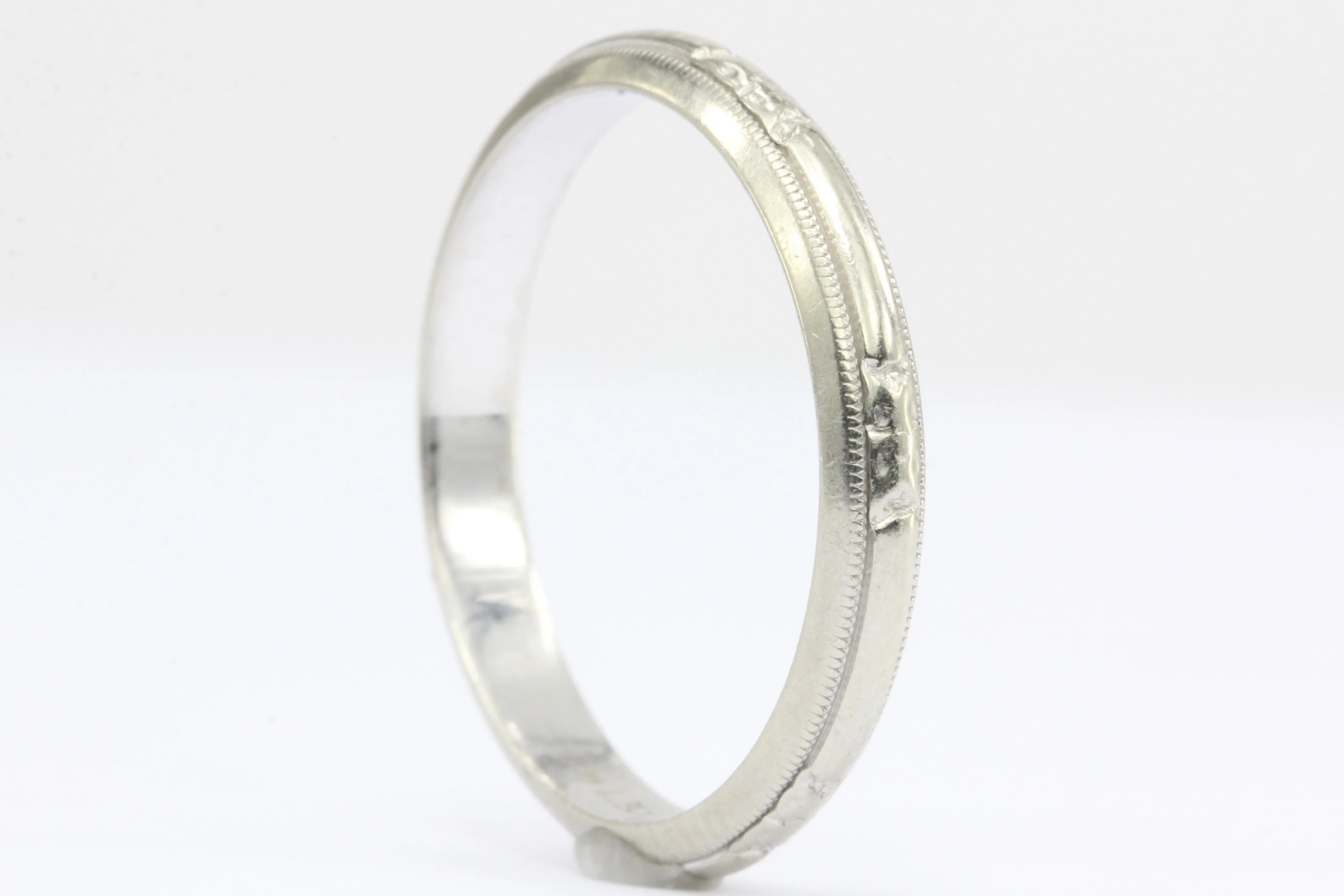 14K White Gold Art Deco Etched Wedding Band