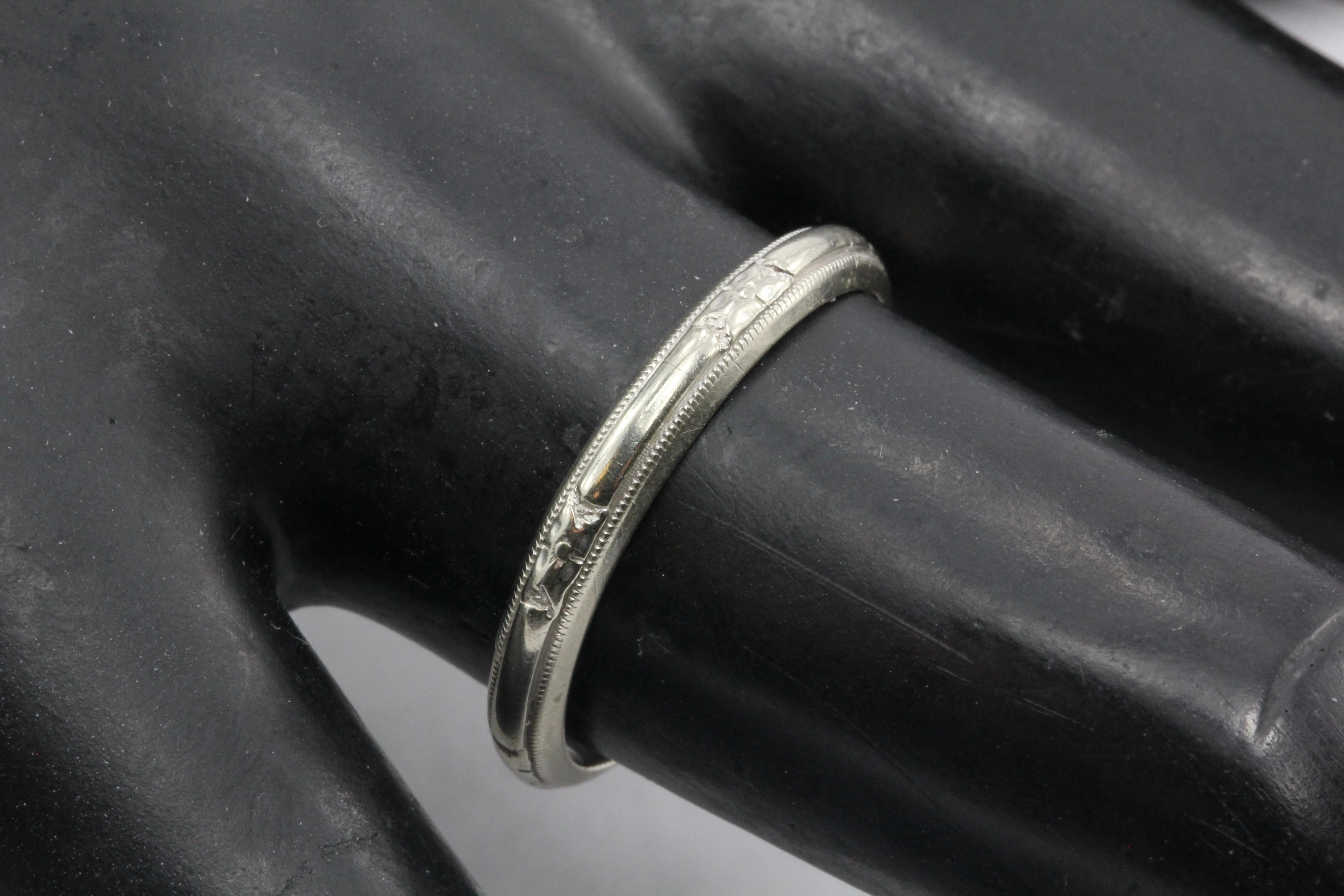 14K White Gold Art Deco Etched Wedding Band