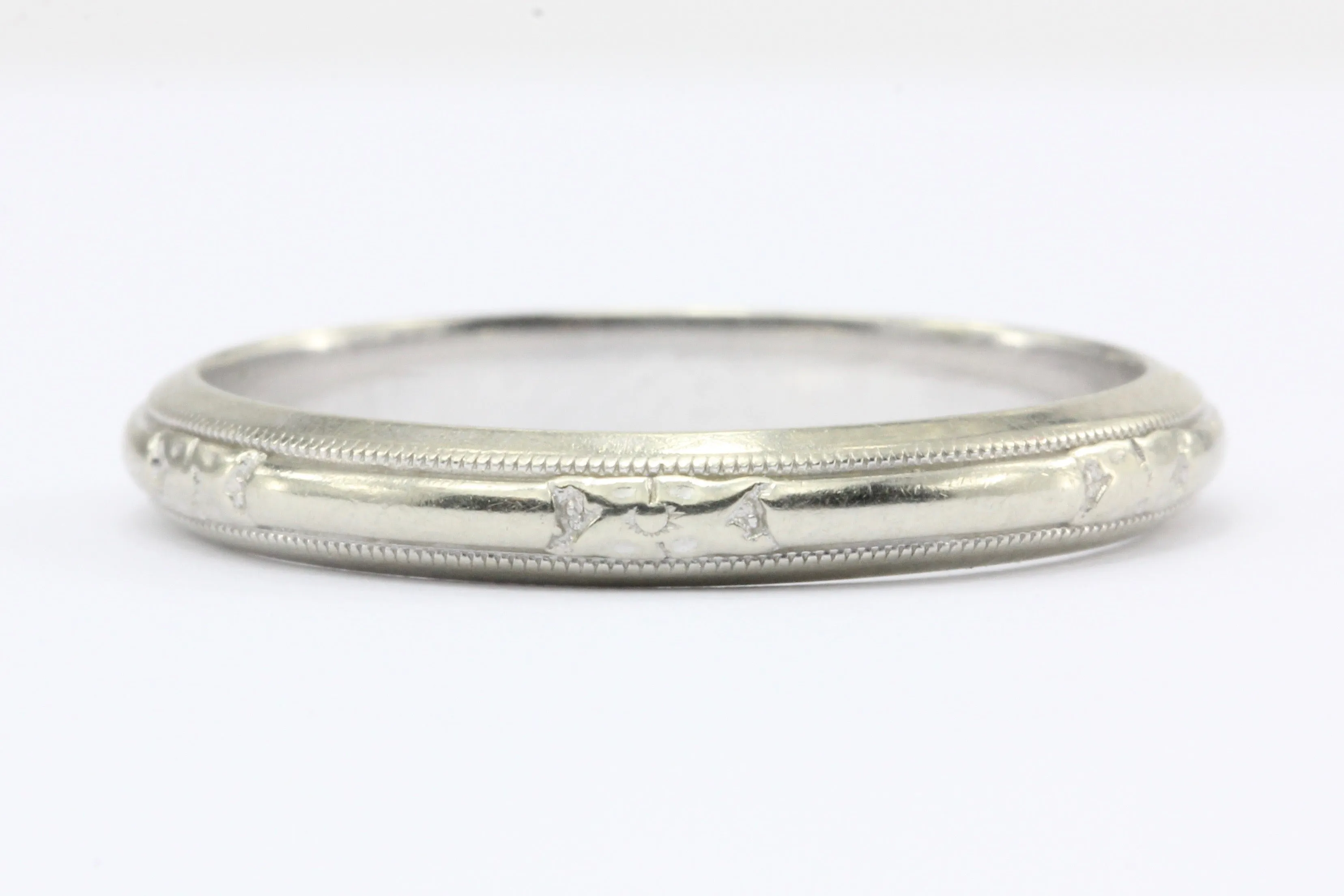 14K White Gold Art Deco Etched Wedding Band