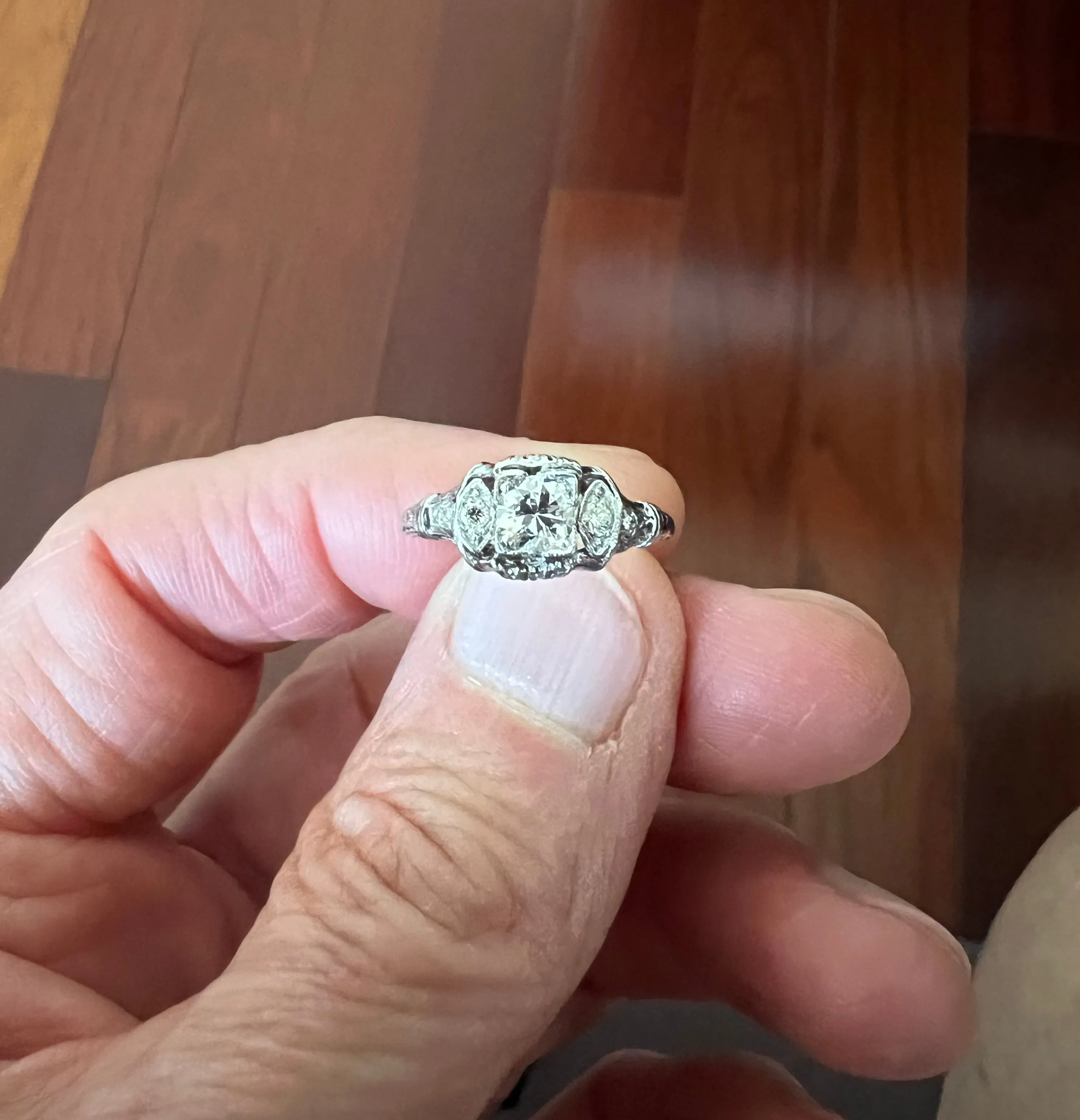 1930s Art Deco Diamond Platinum Engagement Ring