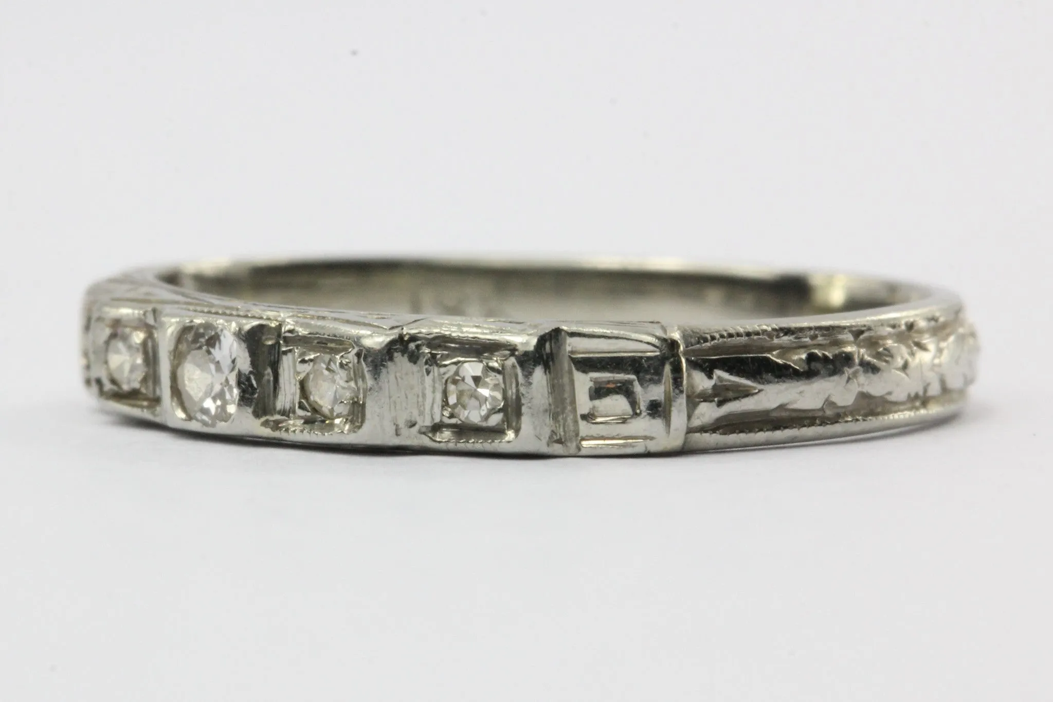 Antique 18K White Gold & Diamond Art Deco Wedding Band Ring