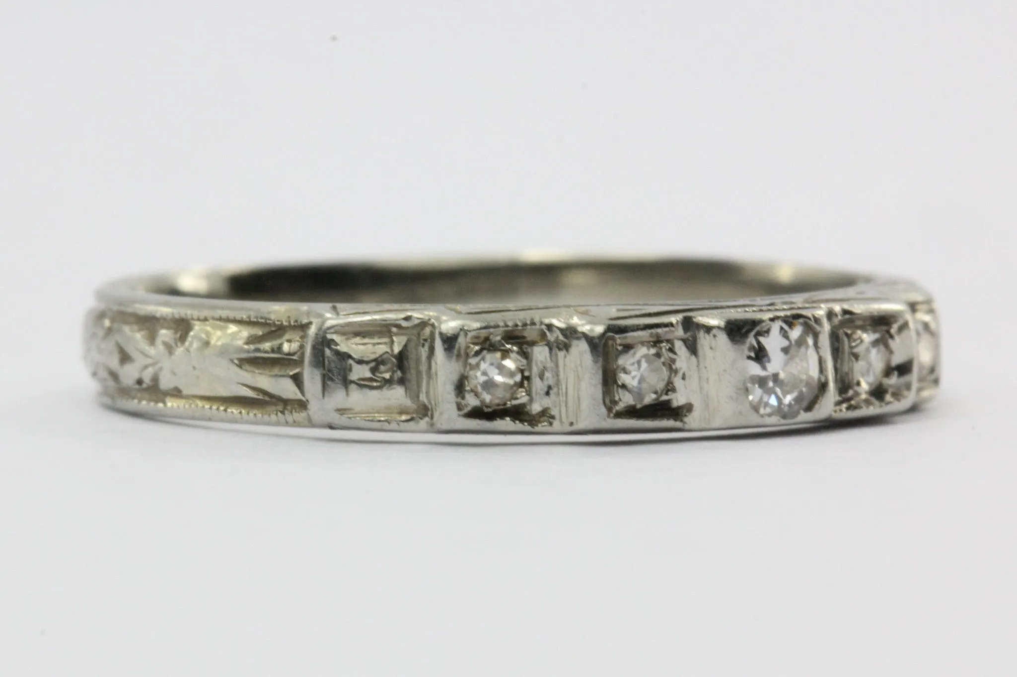 Antique 18K White Gold & Diamond Art Deco Wedding Band Ring