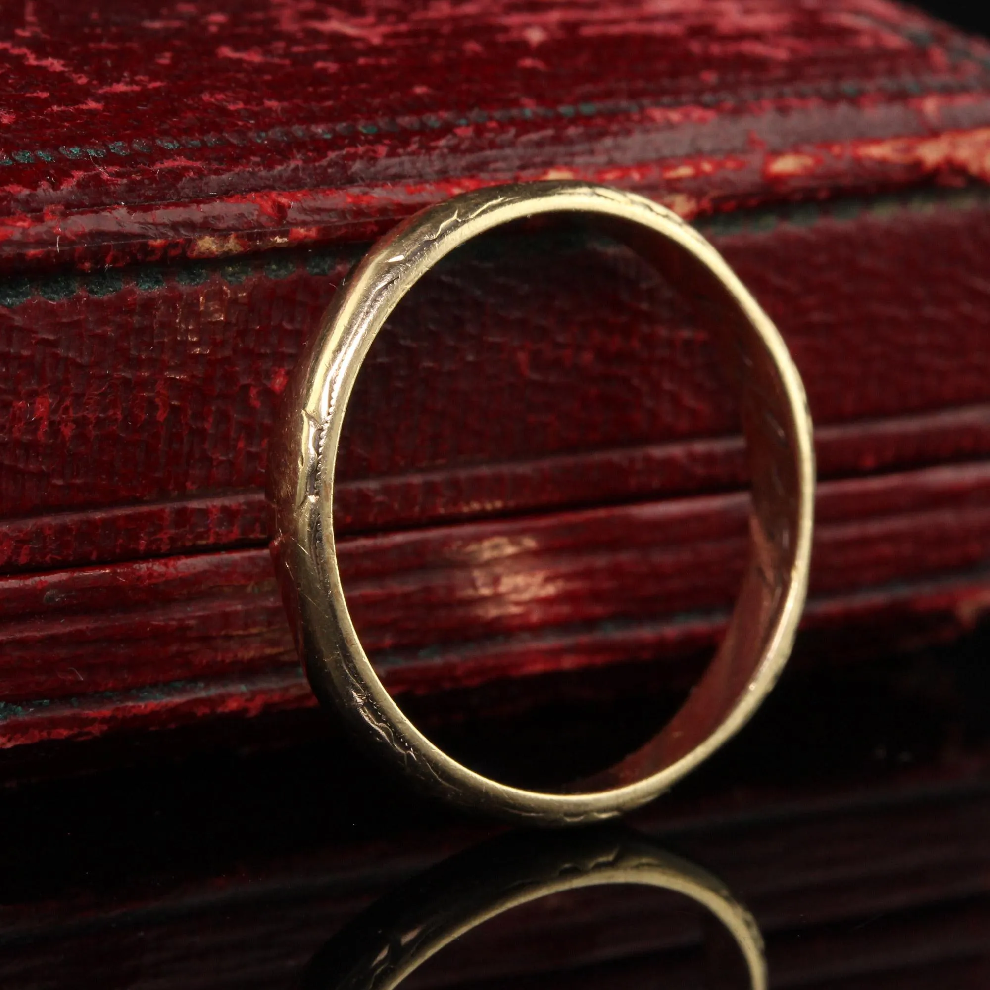 Antique Art Deco 14K Yellow Gold Engraved Wedding Band - Size 10