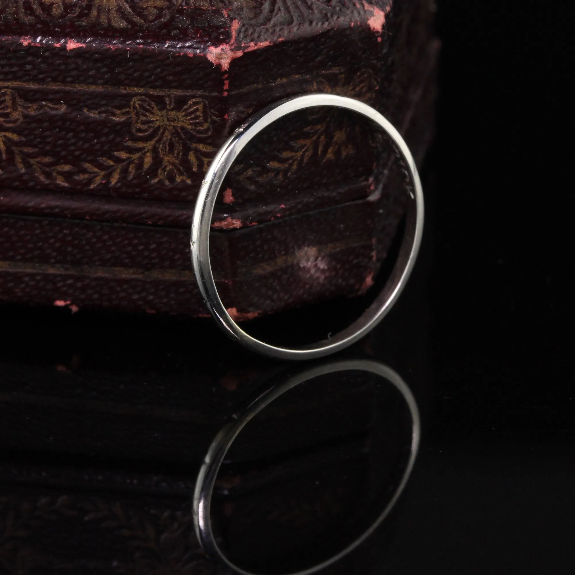 Antique Art Deco 18K White Gold Wedding Band - Size 6 1/4