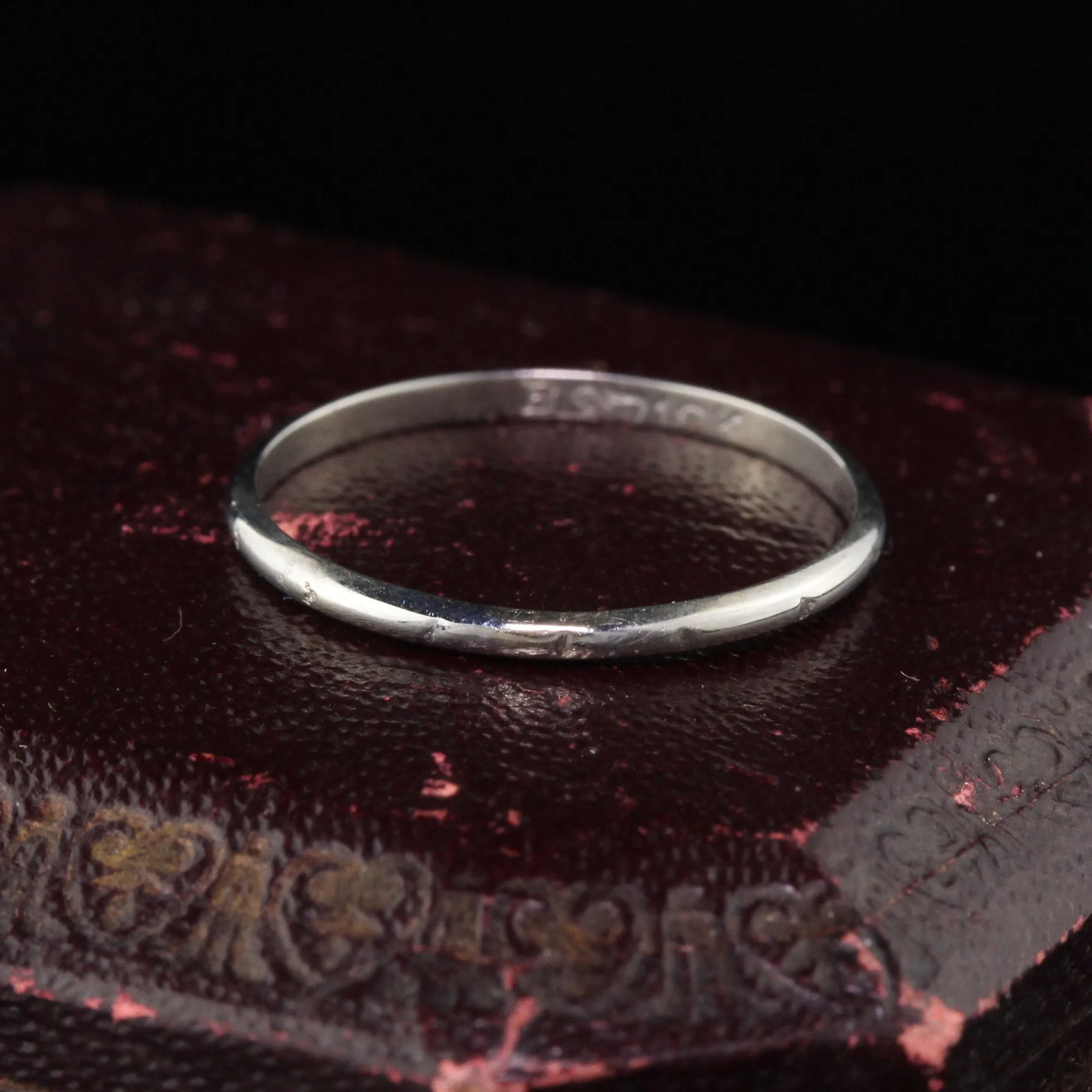 Antique Art Deco 18K White Gold Wedding Band - Size 6 1/4