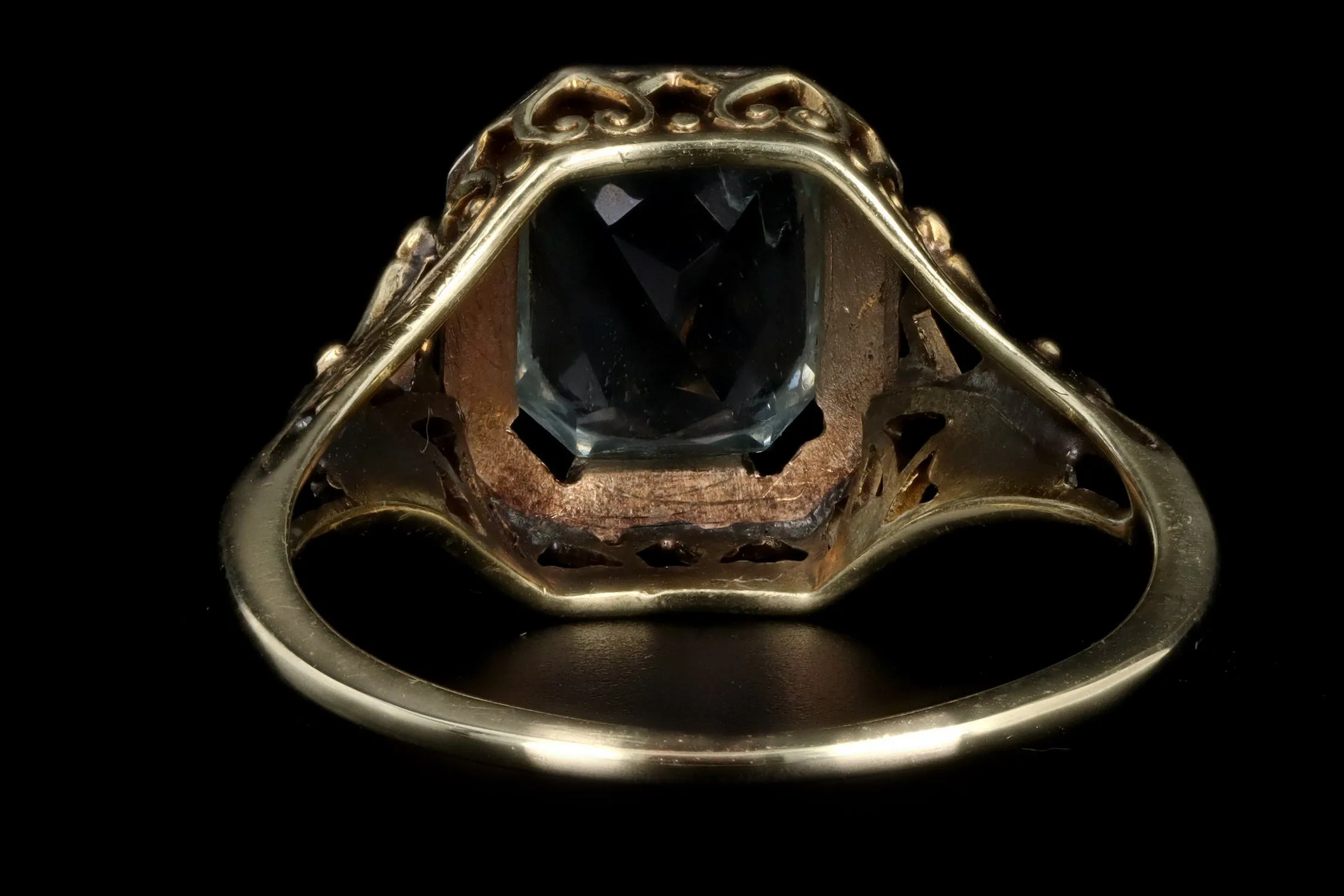 Art Deco 14K Gold 1.5 Carat Aquamarine Filigree Ring