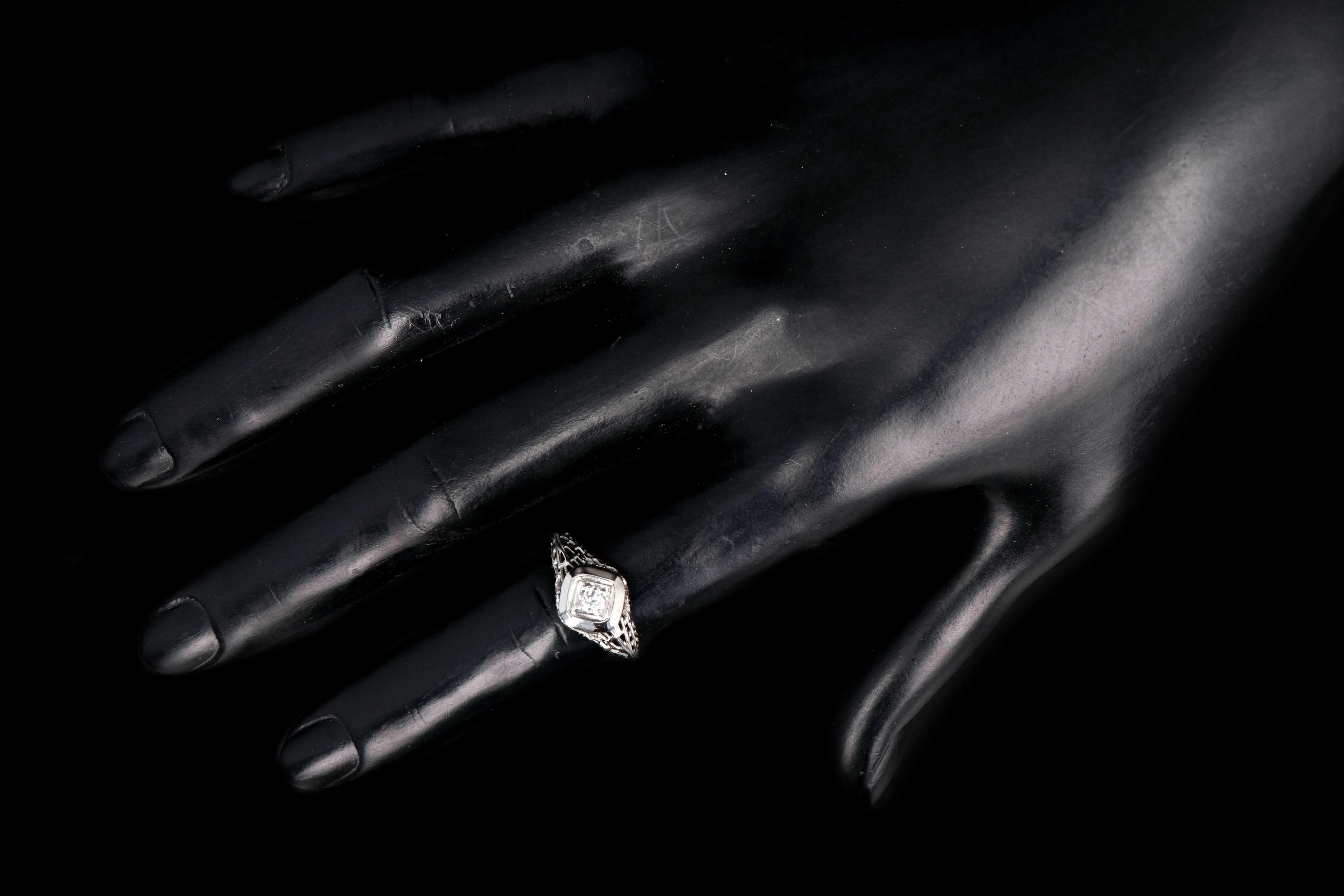 Art Deco 18k White Gold Diamond Ring
