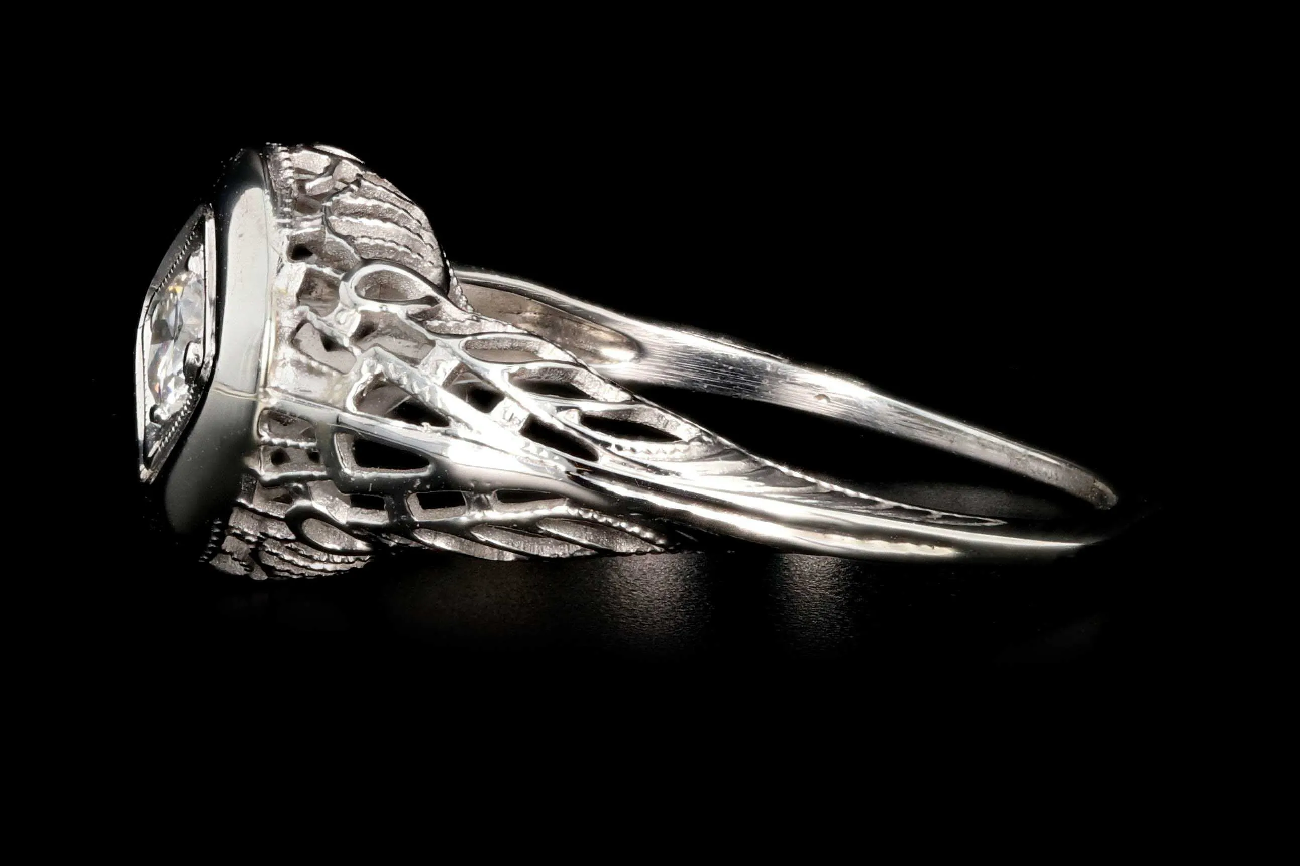 Art Deco 18k White Gold Diamond Ring