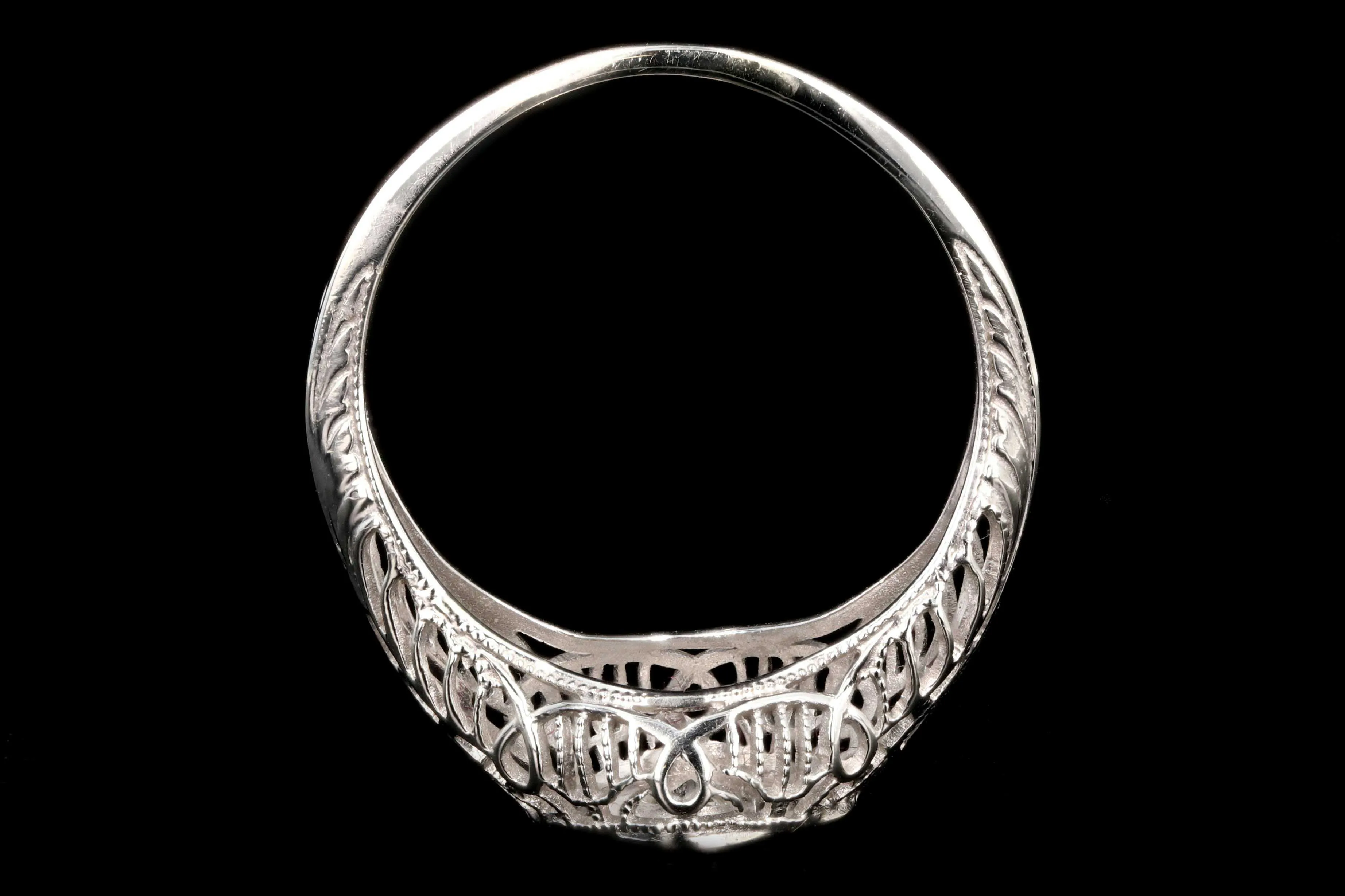 Art Deco 18k White Gold Diamond Ring