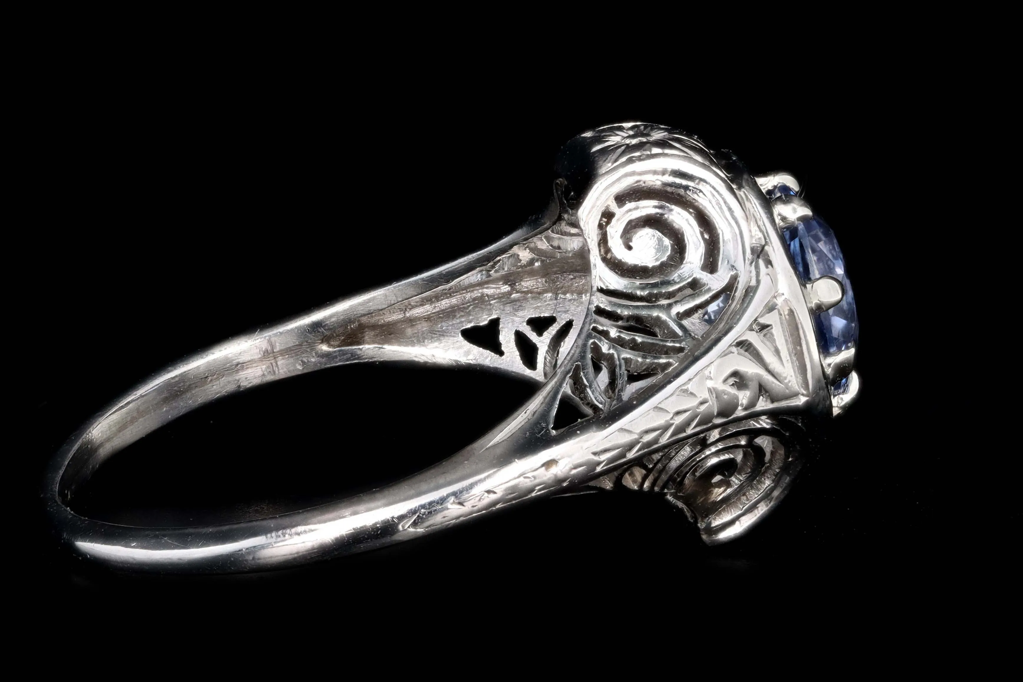 Art Deco Platinum 1.26 Carat Natural Sapphire Ring
