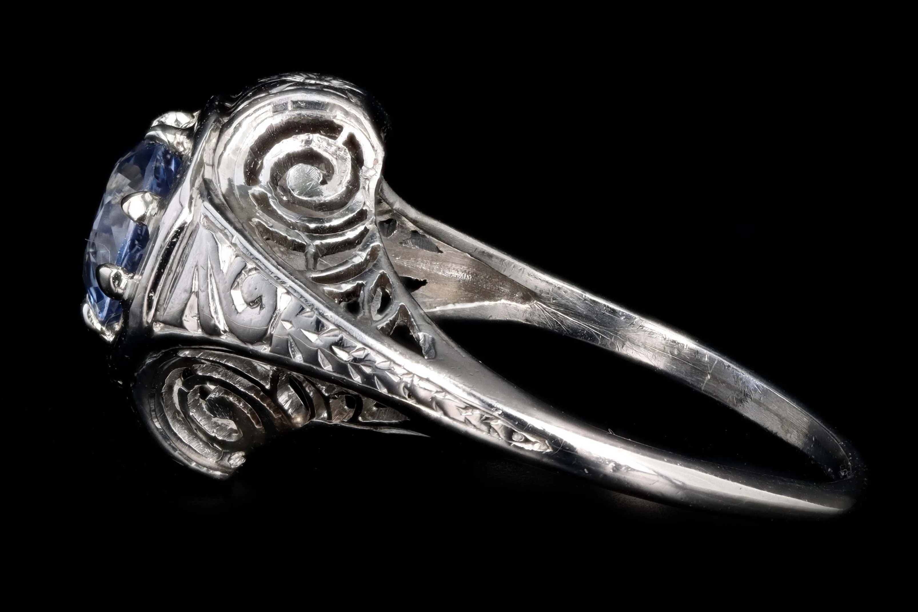 Art Deco Platinum 1.26 Carat Natural Sapphire Ring