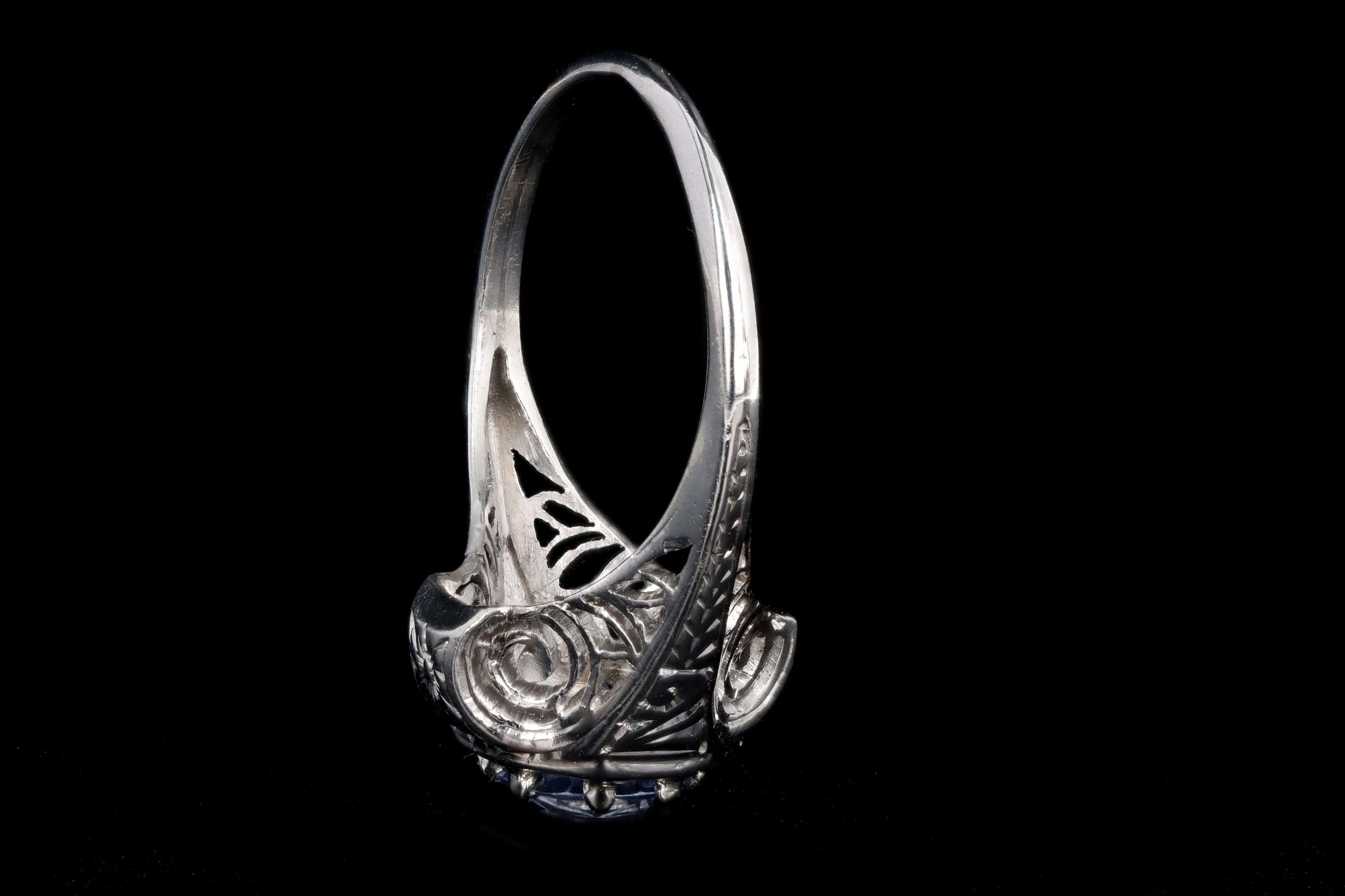 Art Deco Platinum 1.26 Carat Natural Sapphire Ring