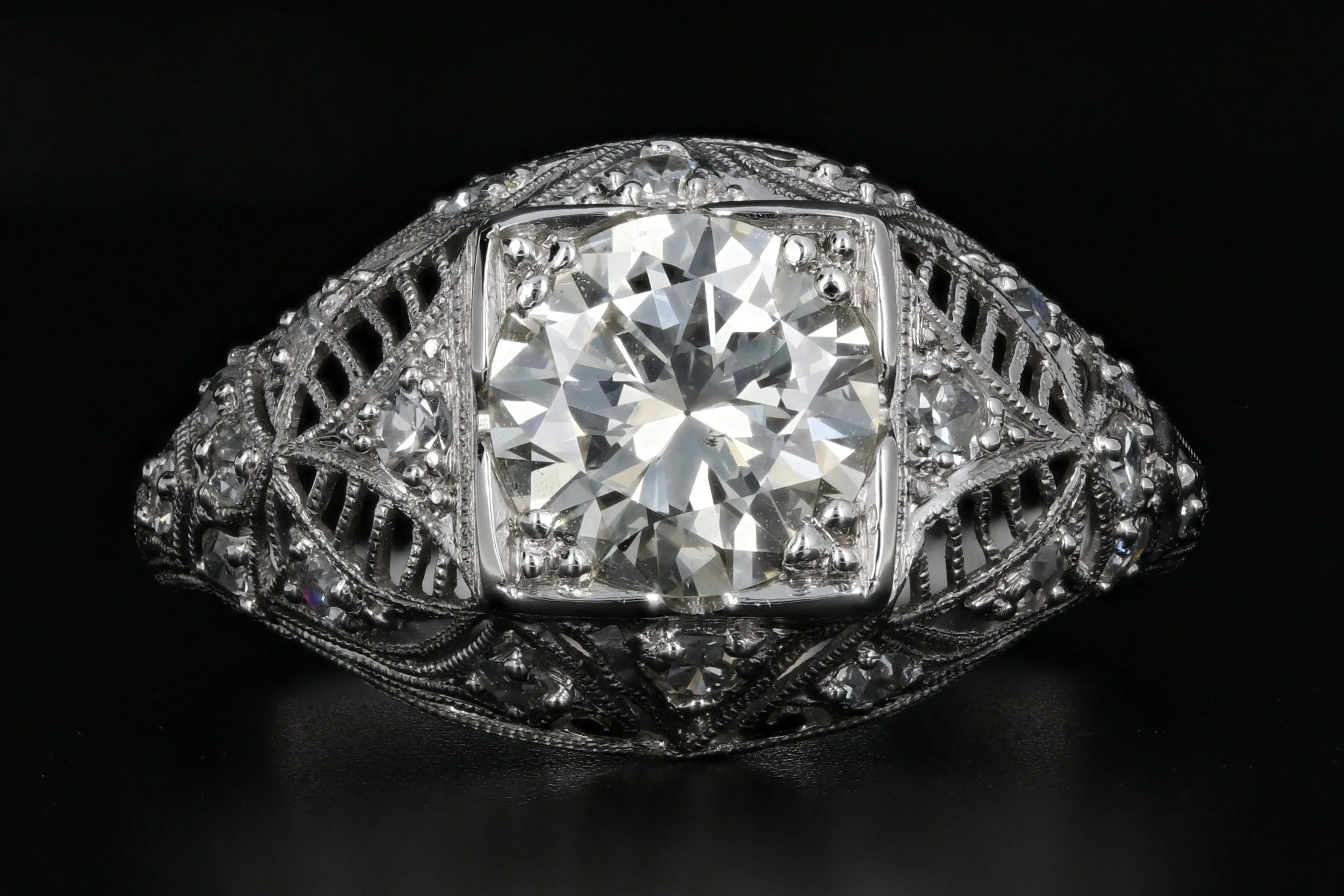 Art Deco Platinum 1.4 Carat Round Brilliant Cut Diamond Engagement Ring