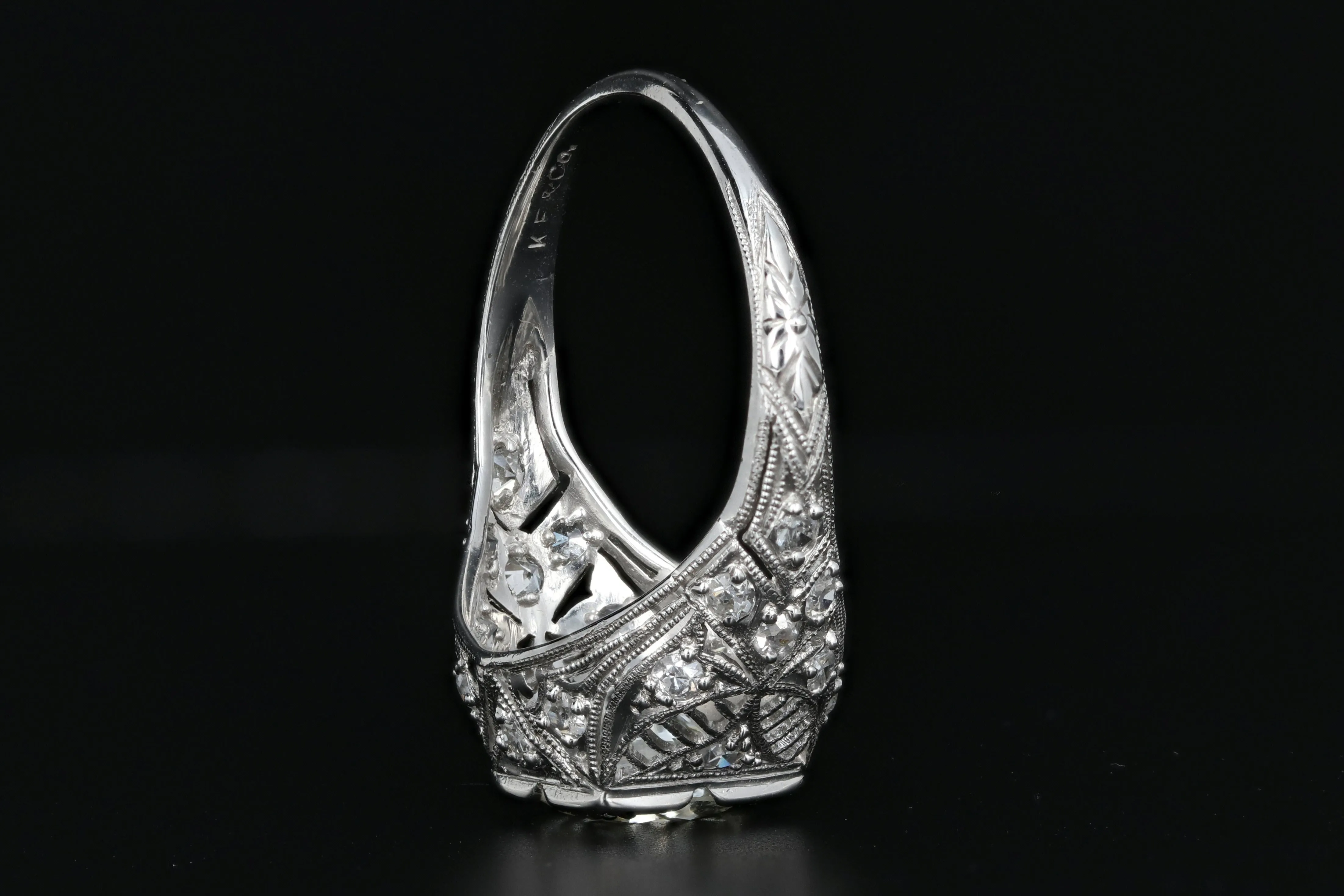 Art Deco Platinum 1.4 Carat Round Brilliant Cut Diamond Engagement Ring