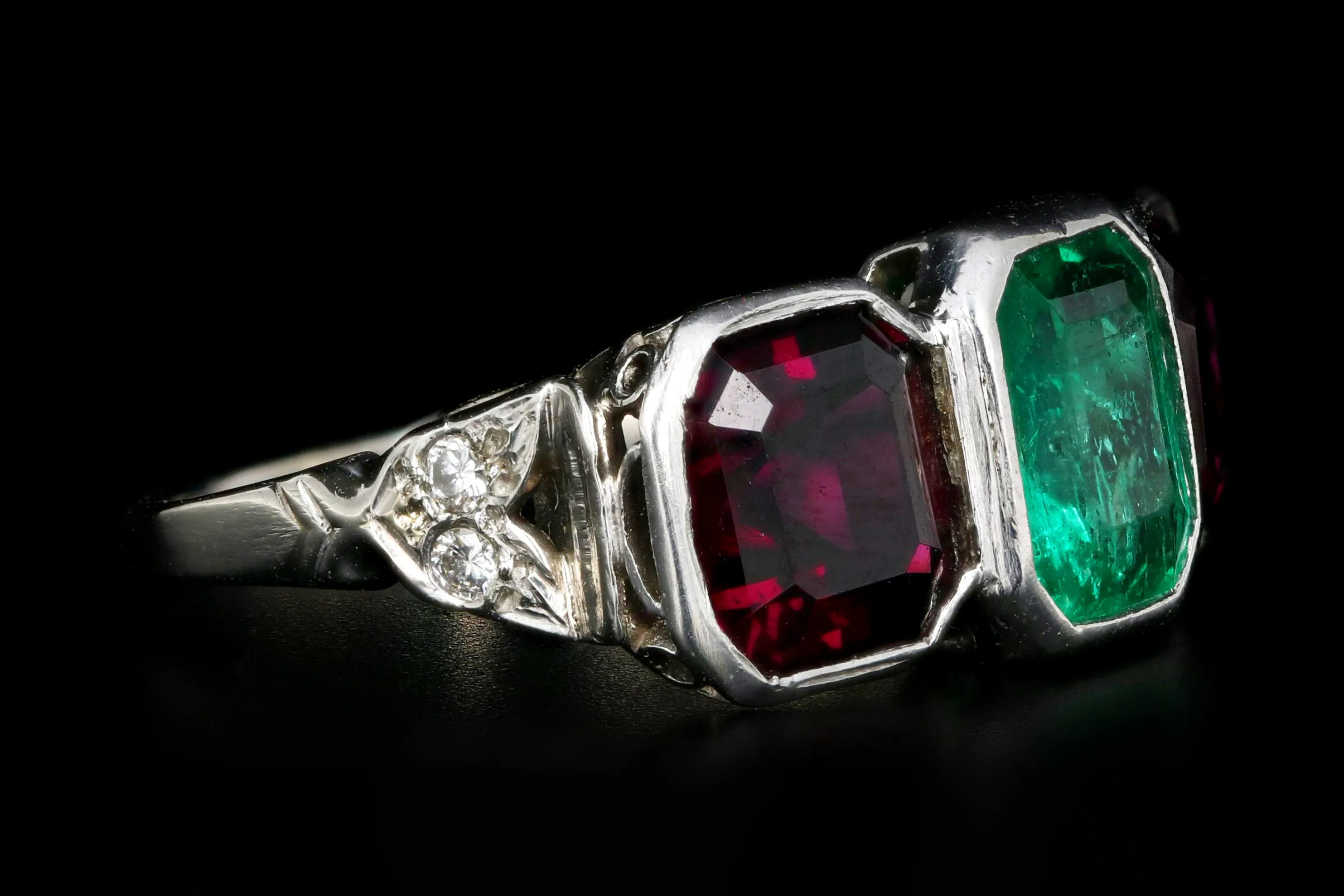Art Deco Platinum Emerald & Almandine Garnet Ring