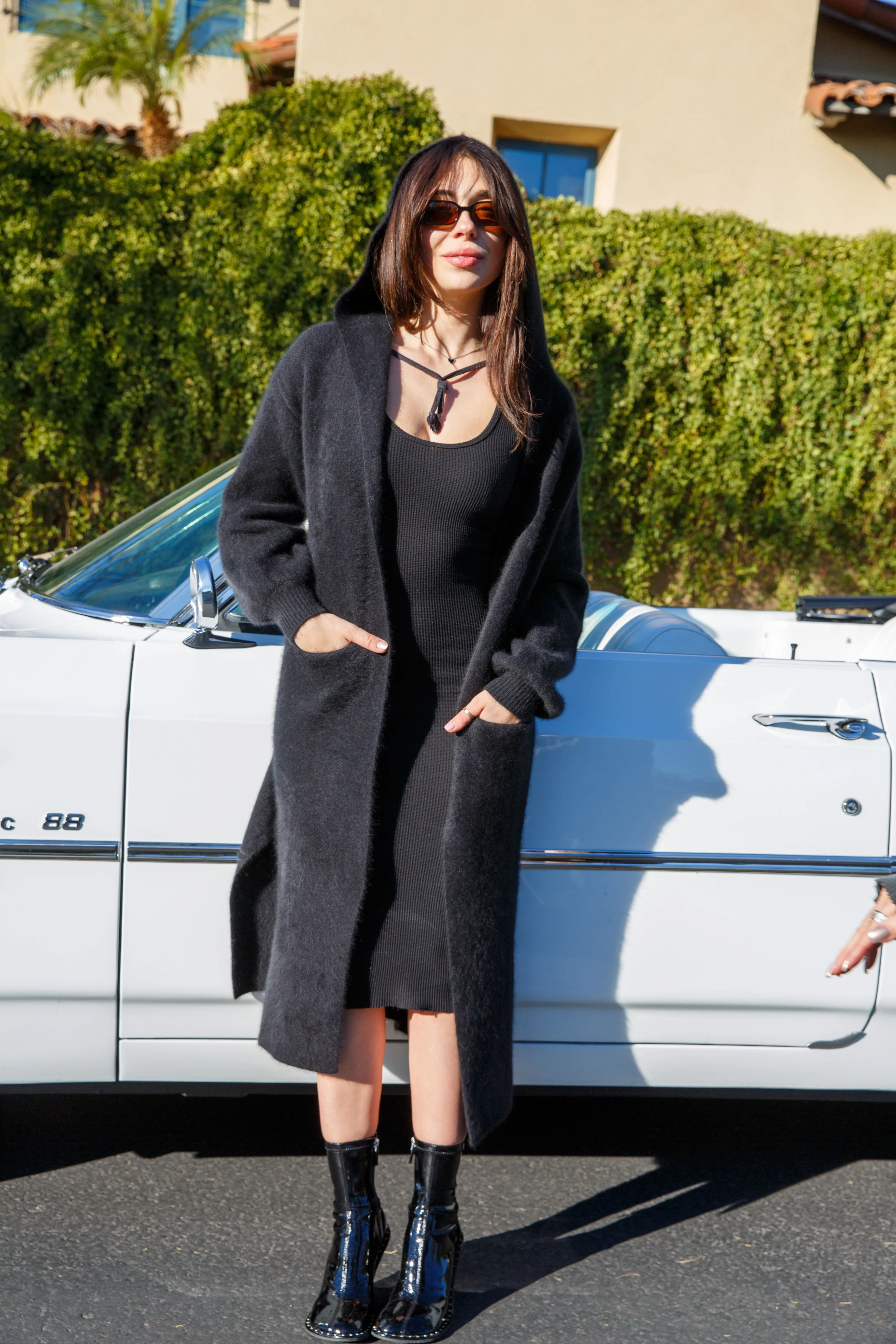 BERYLL HOODED SWEATER - BLACK