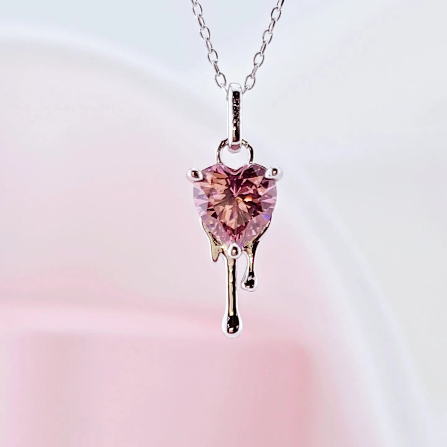 Heart-Shaped Diamond with Melting Design Necklace