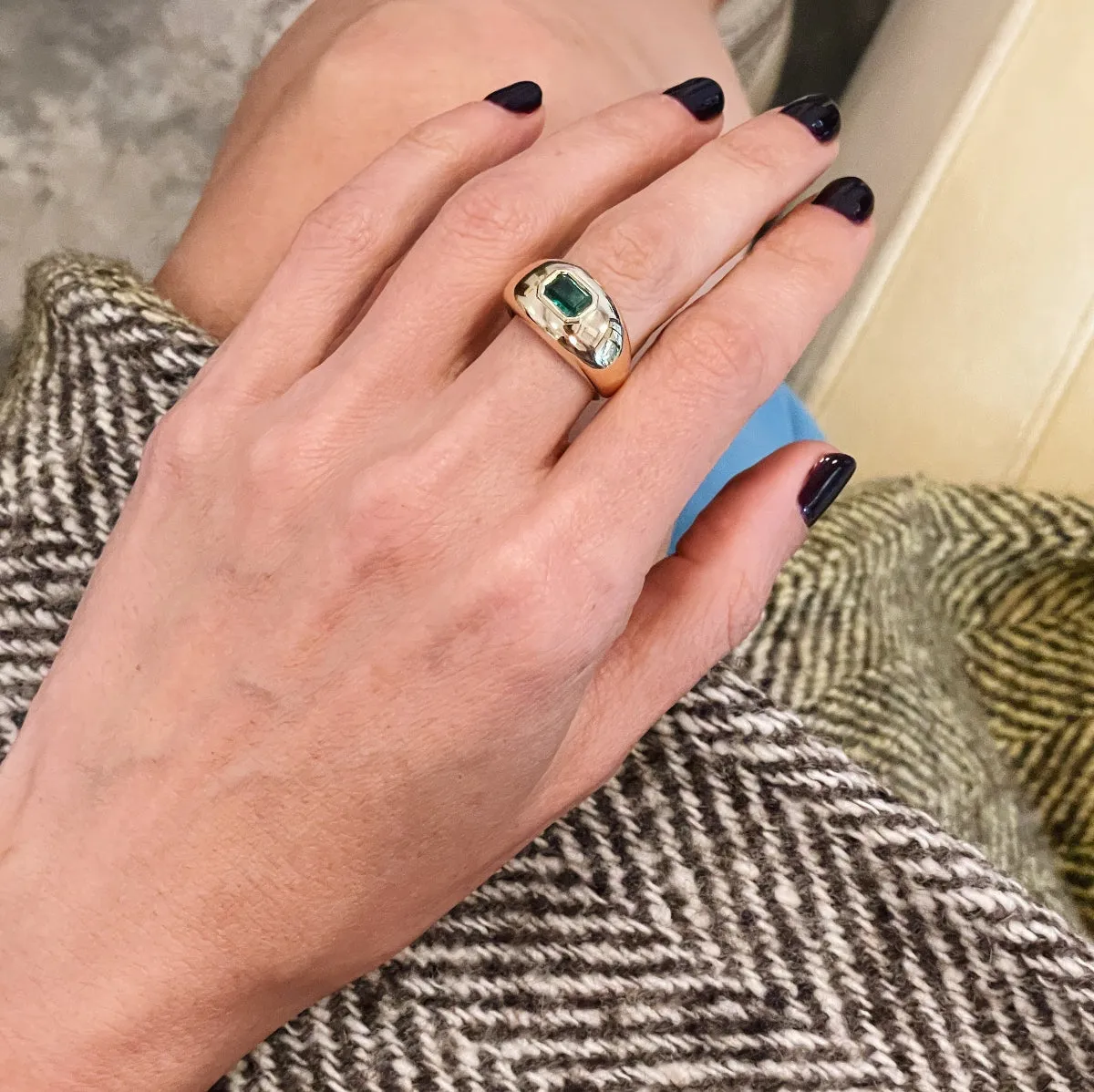 Medium Balloon Ring with Emerald