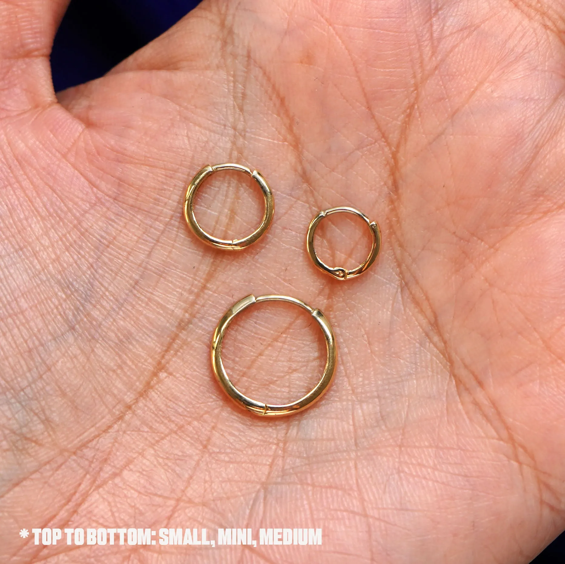 Medium Curvy Huggie Hoops