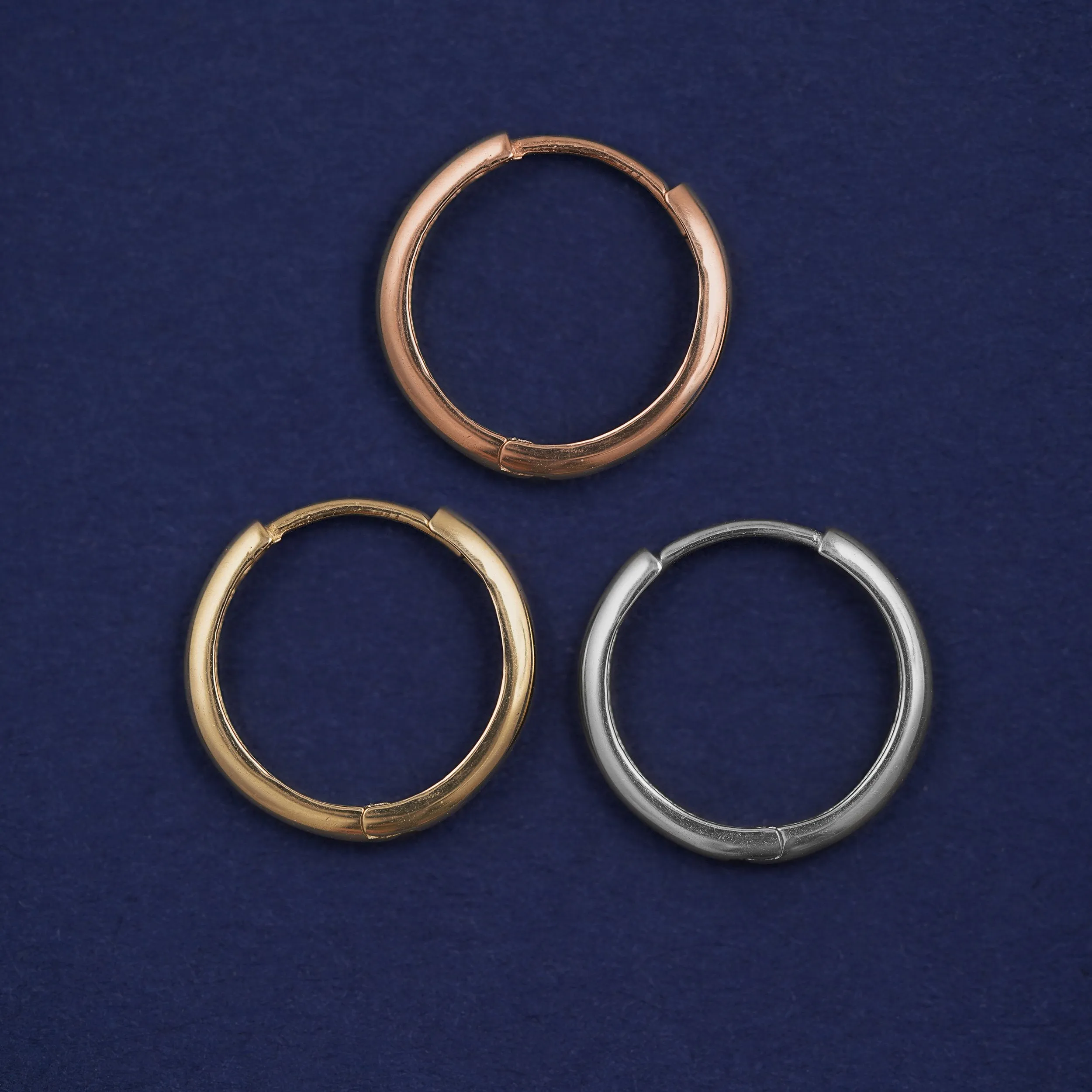 Medium Curvy Huggie Hoops