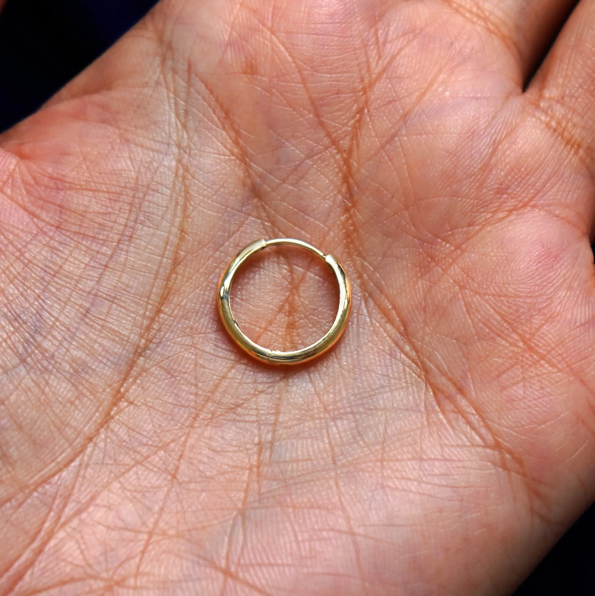 Medium Curvy Huggie Hoops