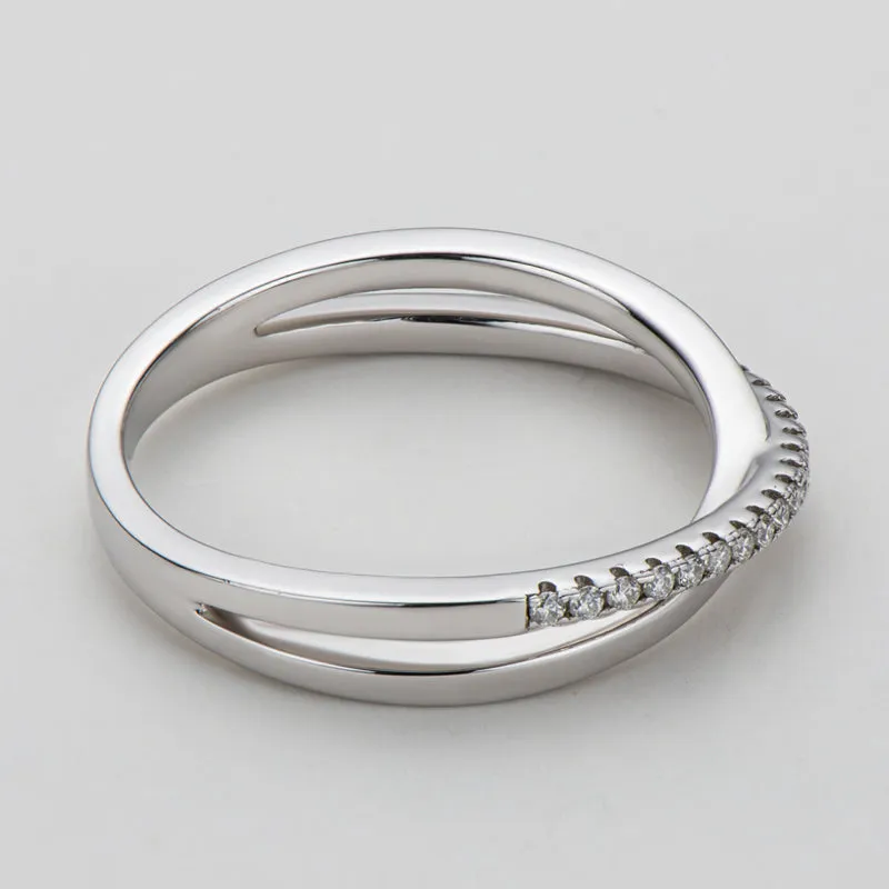 Round Cut Moissanite Diamond Split Shank Ring
