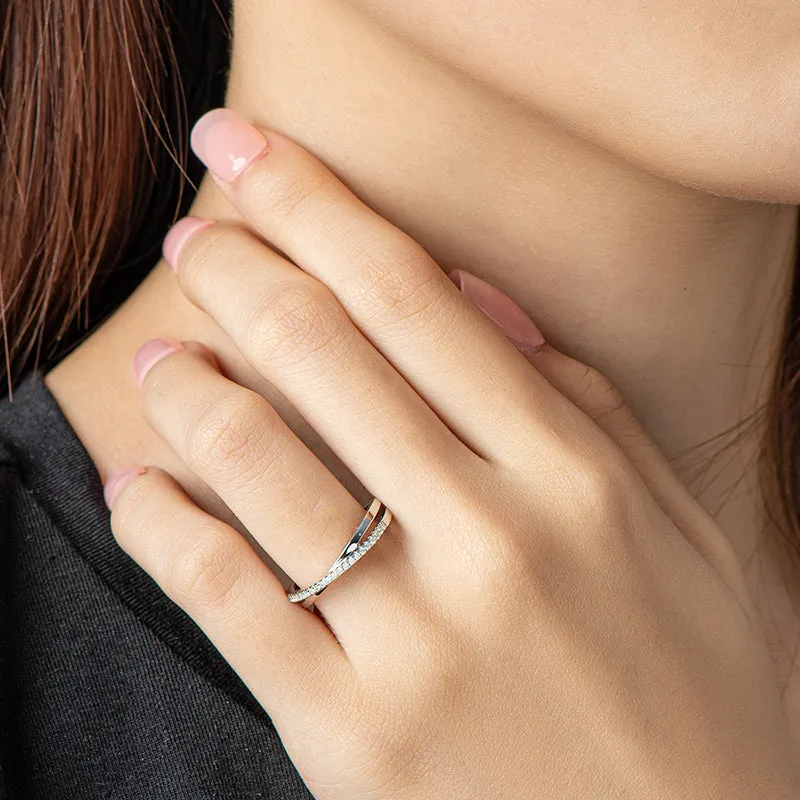 Round Cut Moissanite Diamond Split Shank Ring