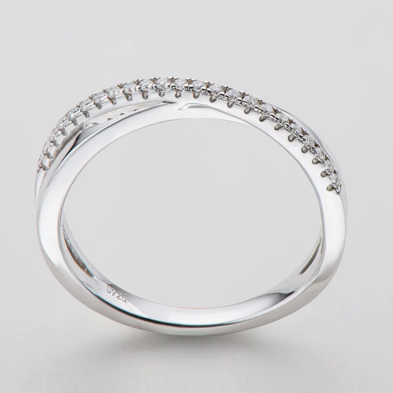 Round Cut Moissanite Diamond Split Shank Ring