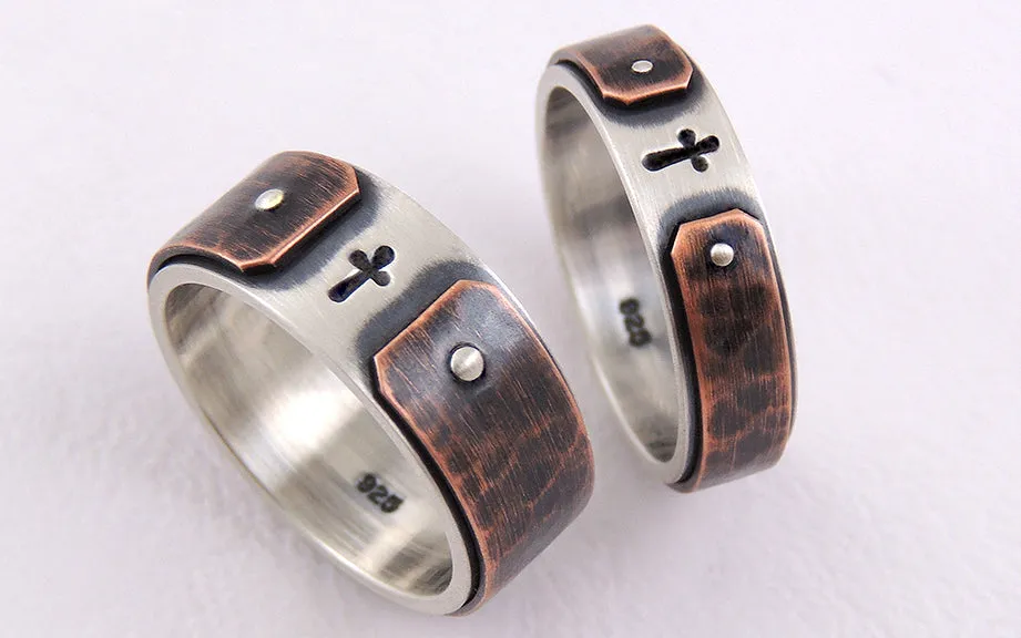 Rustic wedding bands set