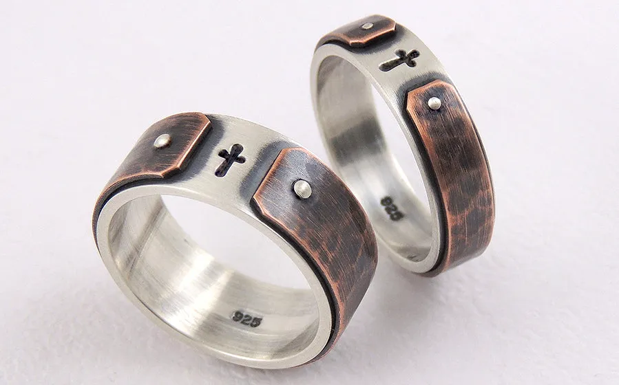 Rustic wedding bands set