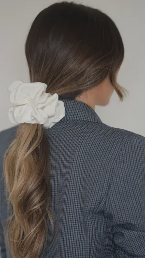 THE ALICE SCRUNCHIE MEDIUM - WHITE